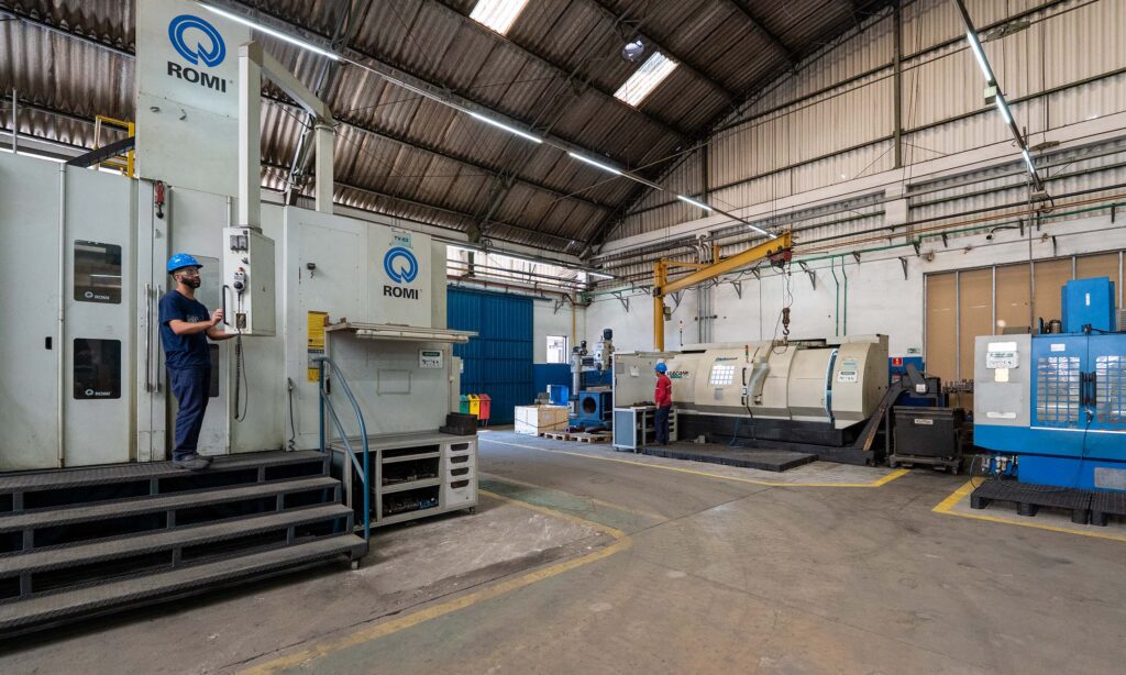 Infraestrutura de tornos e centros de usinagem CNC do Grupo HCI